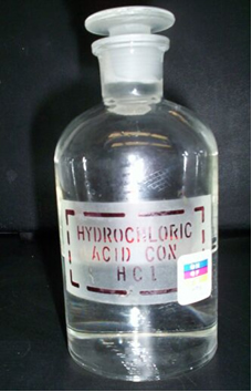 O ácido clorídrico é um líquido incolor, levemente amarelado